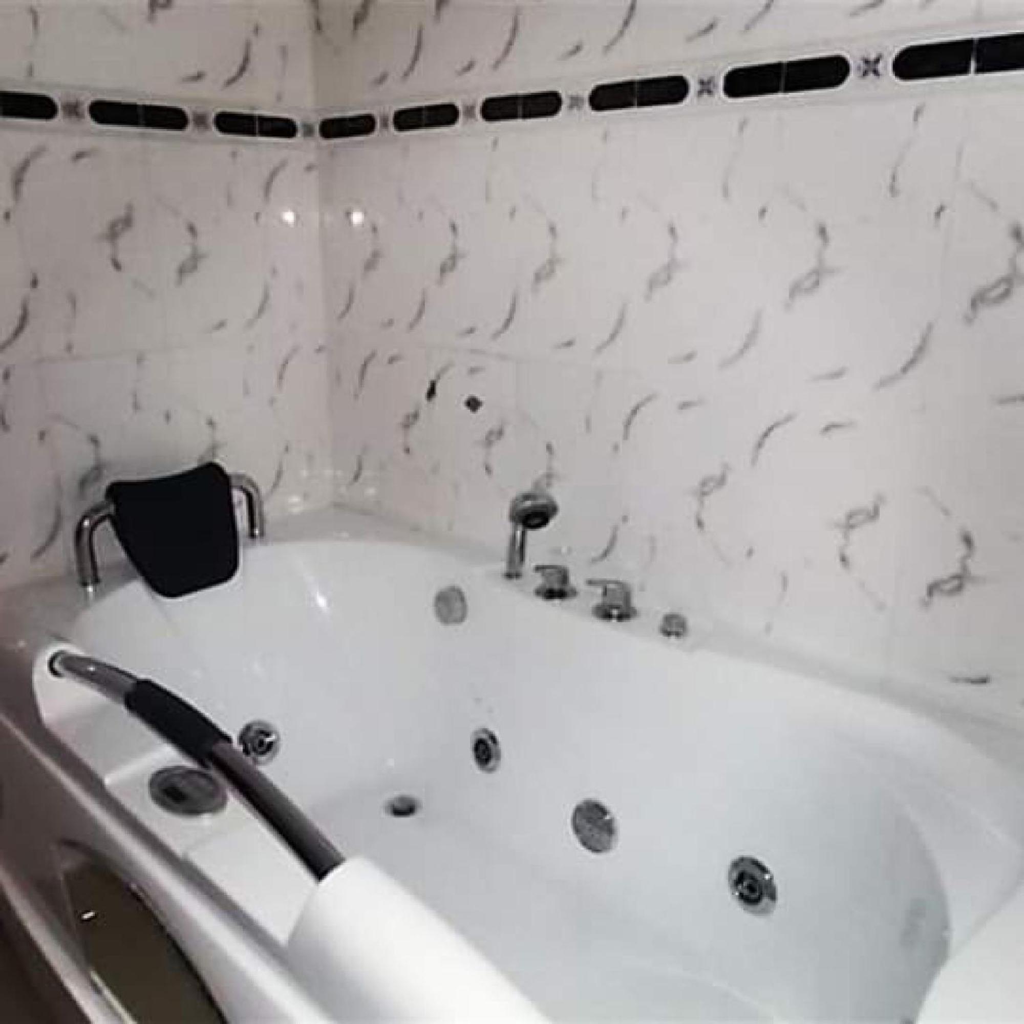 Room In Lodge - Choice Suites 111 Formerly Crown Cottage Hotel Ikeja Exterior photo