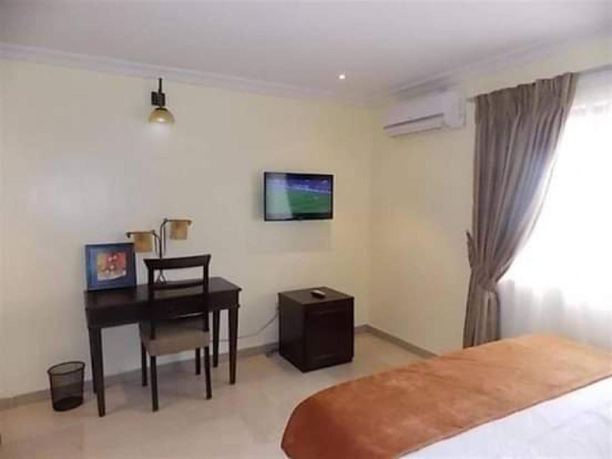 Room In Lodge - Choice Suites 111 Formerly Crown Cottage Hotel Ikeja Exterior photo