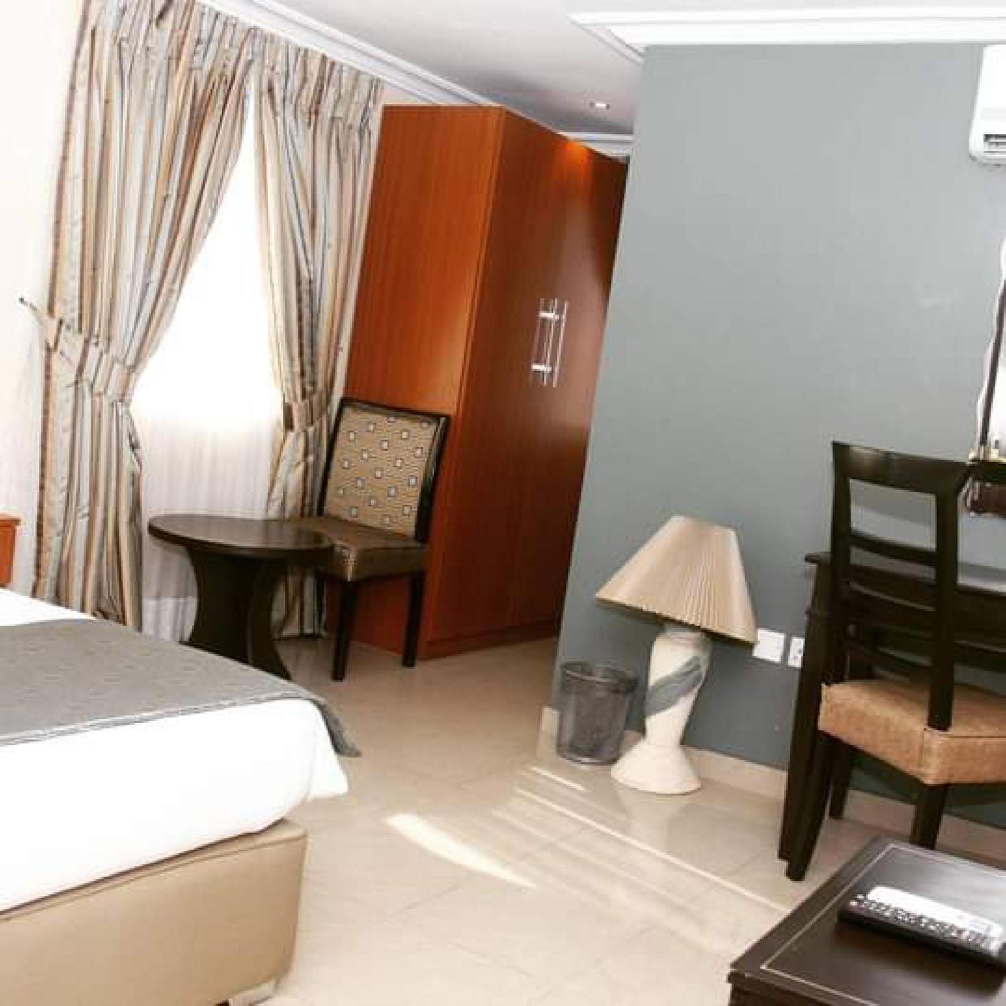 Room In Lodge - Choice Suites 111 Formerly Crown Cottage Hotel Ikeja Exterior photo